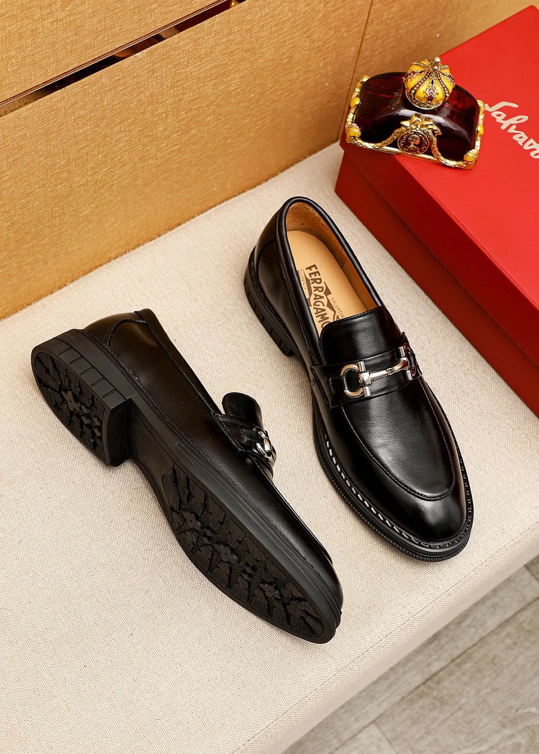 Men's shoes 💰480 💐 Product trademark: Ferragamo "Ferragamo" casual leather shoes Regular size: 38-44 (45.46🉑️customized) Product materials: Selected imported calfskin upper + classic hardware buckle, imported water-dyed cowhide leather lining. Strong three-dimensional visual effect, rubber outsole Color: 1⃣️color optional